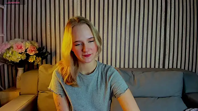 Snapshot of Casey_Sweeet chatting on 10/19/25, 04:07 Casey Sweeet online show from 10/19/25, 04:07