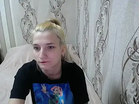 Snapshot of AlissaClark chatting on 11/20/25, 09:58 AlissaClark online show from 11/20/25, 09:58