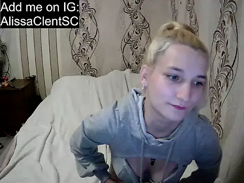 Snapshot of AlissaClark chatting on 12/04/25, 10:18 AlissaClark online show from 12/04/25, 10:18