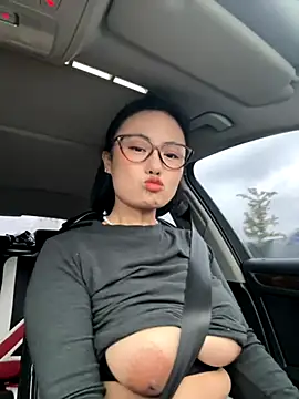 wen521 online show from 10/10/25, 12:09