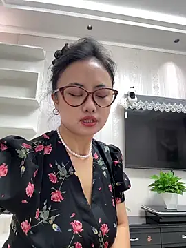 wen521 online show from 10/18/25, 07:31