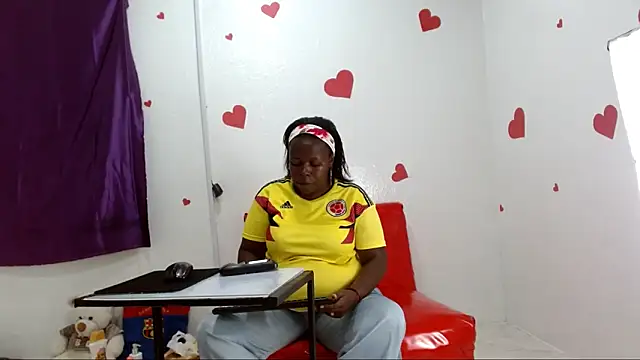 catwomanblack666 online show from 09/10/25, 09:59