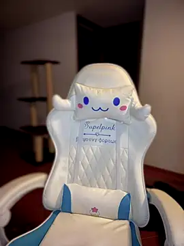 Snapshot of isabela_l chatting on 10/18/25, 10:54 isabela l online show from 10/18/25, 10:54