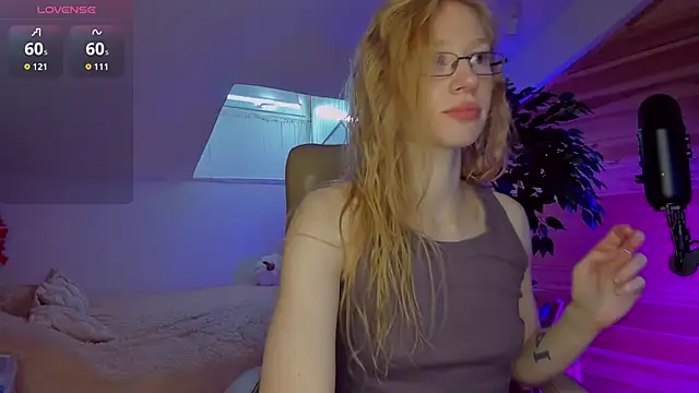 AuroraShoww online show from 10/17/25, 07:44