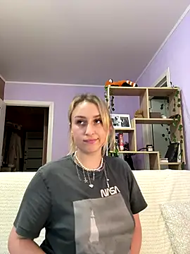 Snapshot of KassandraTress chatting on 10/27/25, 01:04 KassandraTress online show from 10/27/25, 01:04