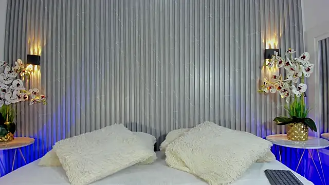 Snapshot of SOPHICOLLINS chatting on 09/19/25, 07:03 SOPHICOLLINS online show from 09/19/25, 07:03