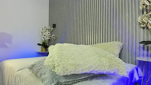 Snapshot of SOPHICOLLINS chatting on 09/25/25, 07:06 SOPHICOLLINS online show from 09/25/25, 07:06