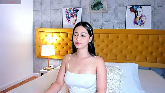 Snapshot of EmilyyRamirez chatting on 10/18/25, 01:12 EmilyyRamirez online show from 10/18/25, 01:12