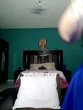 Snapshot of cositabonita08 chatting on 11/27/25, 09:17 cositabonita08 online show from 11/27/25, 09:17