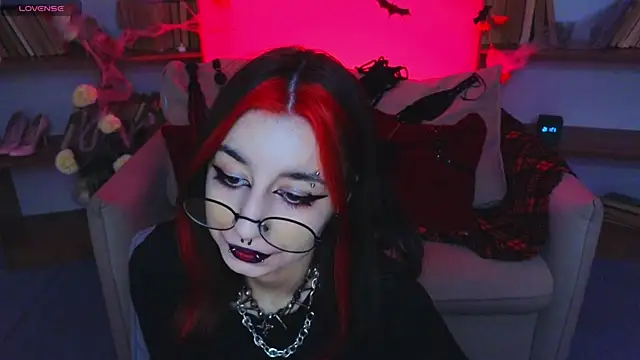 Snapshot of Mistress__Marcelline chatting on 10/31/25, 10:16 Mistress Marcelline online show from 10/31/25, 10:16