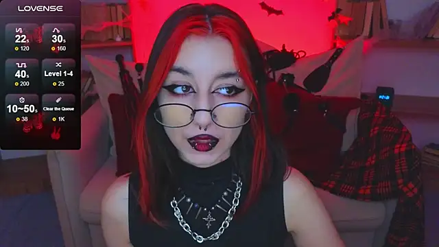 Snapshot of Mistress__Marcelline chatting on 11/01/25, 09:55 Mistress Marcelline online show from 11/01/25, 09:55