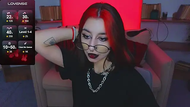 Snapshot of Mistress__Marcelline chatting on 11/05/25, 10:15 Mistress Marcelline online show from 11/05/25, 10:15