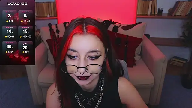 Snapshot of Mistress__Marcelline chatting on 11/07/25, 10:15 Mistress Marcelline online show from 11/07/25, 10:15