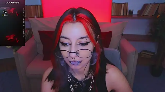 Snapshot of Mistress__Marcelline chatting on 11/09/25, 10:24 Mistress Marcelline online show from 11/09/25, 10:24