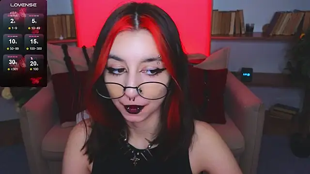 Snapshot of Mistress__Marcelline chatting on 11/12/25, 09:42 Mistress Marcelline online show from 11/12/25, 09:42