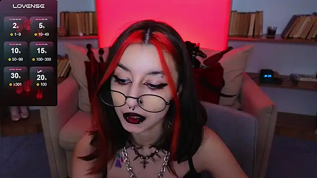 Snapshot of Mistress__Marcelline chatting on 11/15/25, 10:12 Mistress Marcelline online show from 11/15/25, 10:12