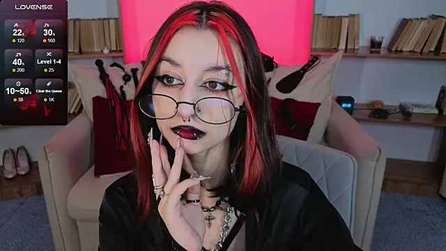 Snapshot of Mistress__Marcelline chatting on 11/16/25, 11:05 Mistress Marcelline online show from 11/16/25, 11:05