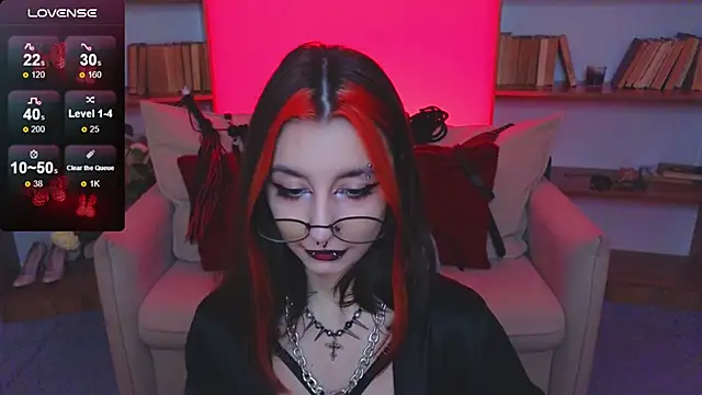 Snapshot of Mistress__Marcelline chatting on 11/20/25, 10:37 Mistress Marcelline online show from 11/20/25, 10:37