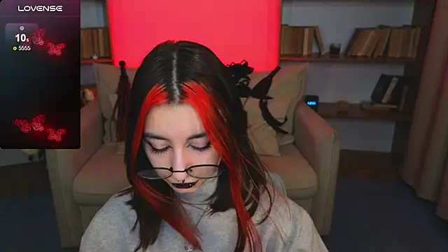 Snapshot of Mistress__Marcelline chatting on 11/28/25, 10:51 Mistress Marcelline online show from 11/28/25, 10:51