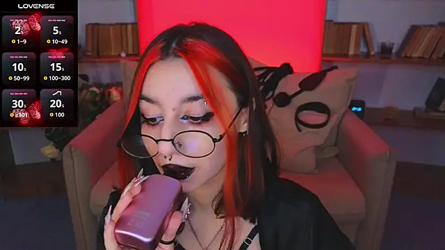 Snapshot of Mistress__Marcelline chatting on 11/30/25, 09:46 Mistress Marcelline online show from 11/30/25, 09:46