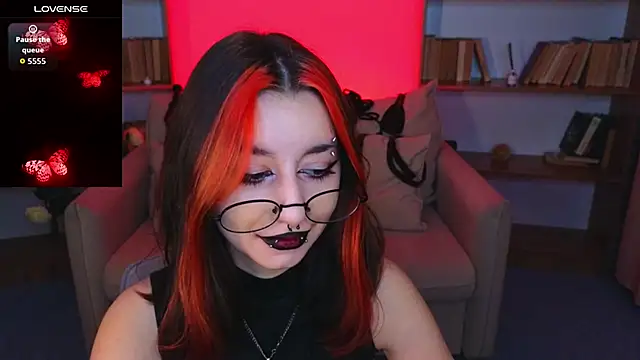 Snapshot of Mistress__Marcelline chatting on 12/05/25, 09:51 Mistress Marcelline online show from 12/05/25, 09:51