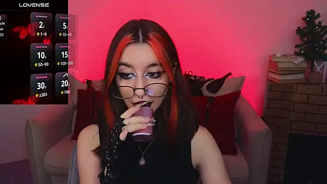 Snapshot of Mistress__Marcelline chatting on 12/17/25, 09:48 Mistress Marcelline online show from 12/17/25, 09:48