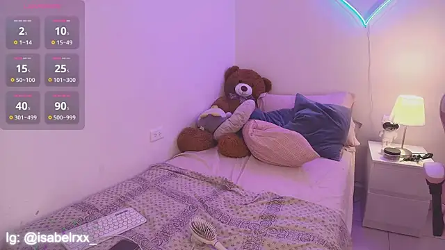 Snapshot of IsabelCortes chatting on 09/18/25, 08:44 IsabelCortes online show from 09/18/25, 08:44