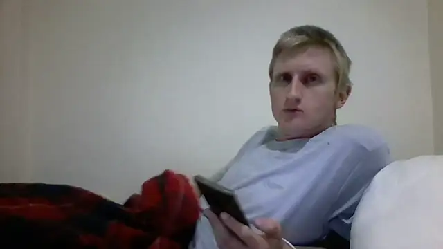Snapshot of tcute0 chatting on 01/11/26, 10:42 tcute0 online show from 01/11/26, 10:42