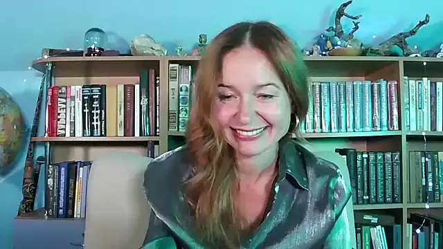 Foxilady357 online show from 09/30/25, 02:33