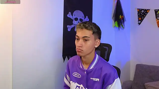 yulian vasquez online show from 10/21/25, 12:17