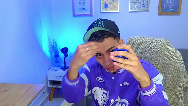 yulian vasquez online show from 12/02/25, 12:21