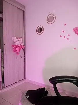 Snapshot of Valenn_fernandez chatting on 07/04/26, 12:06 Valenn fernandez online show from 07/04/26, 12:06