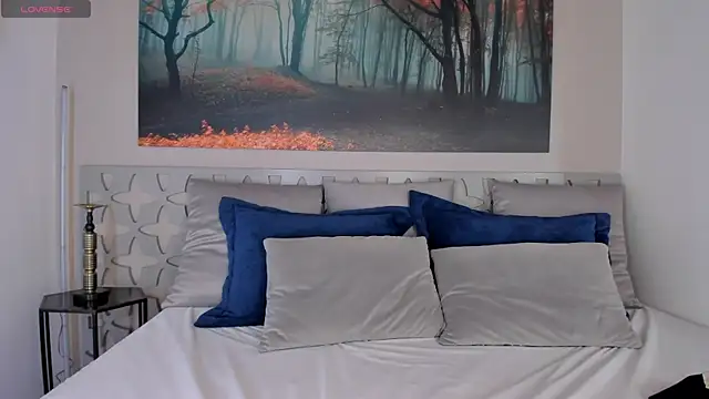 isabellasouza online show from 10/17/25, 07:49