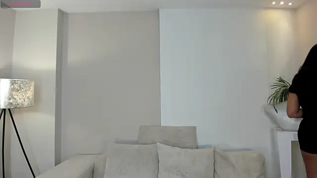 AmbarJames  online show from 07/04/26, 11:38