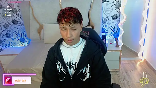 Ette tay online show from 10/18/25, 03:20