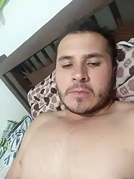 Snapshot of santiii___12 chatting on 11/18/25, 04:17 santiii 12 online show from 11/18/25, 04:17