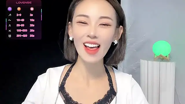 xiaoyue8888 online show from 09/13/25, 12:21