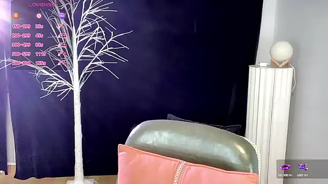 xiaoyue8888 online show from 10/14/25, 02:23