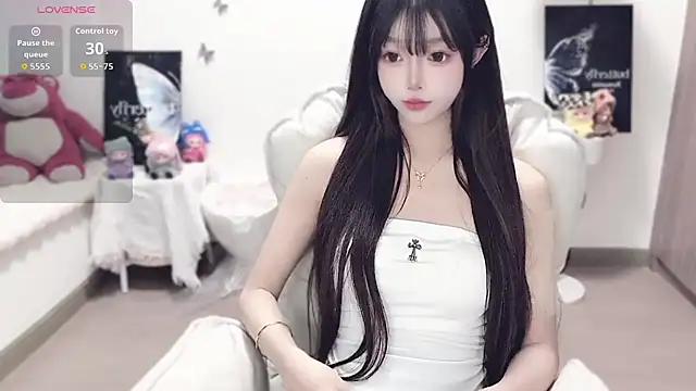 Snapshot of -EEBABY chatting on 10/15/25, 10:21 -EEBABY online show from 10/15/25, 10:21