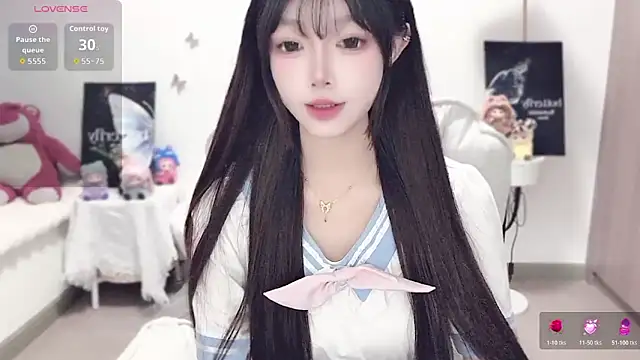 Snapshot of -EEBABY chatting on 10/17/25, 11:29 -EEBABY online show from 10/17/25, 11:29