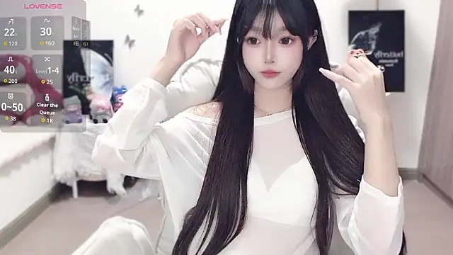 Snapshot of -EEBABY chatting on 10/28/25, 01:14 -EEBABY online show from 10/28/25, 01:14