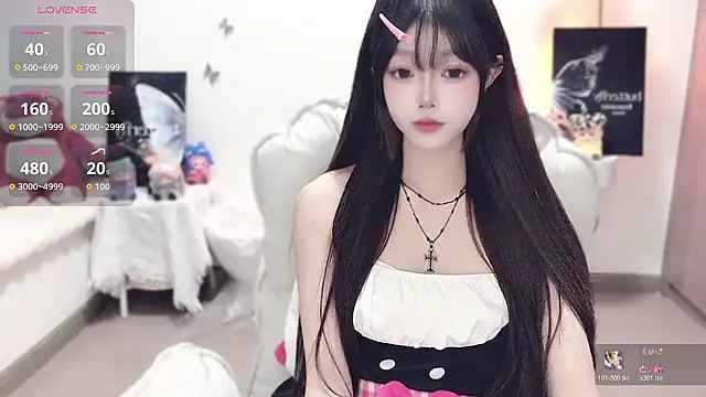 Snapshot of -EEBABY chatting on 10/29/25, 11:45 -EEBABY online show from 10/29/25, 11:45