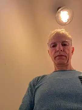 SexyLeon8 online show from 11/17/25, 08:20