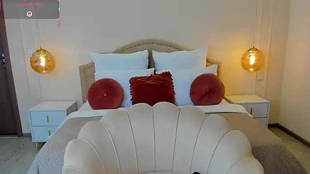 MilaMour online show from 12/03/25, 08:18