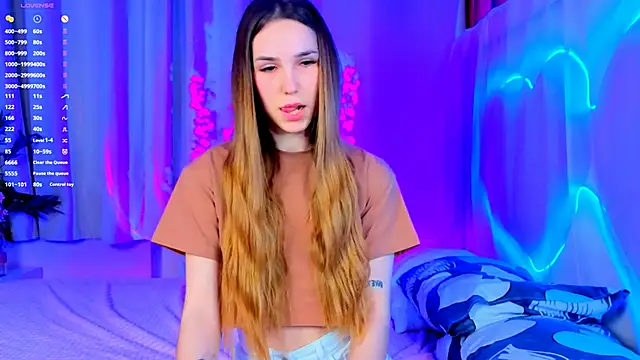 Snapshot of -CindyLou chatting on 09/25/25, 08:23 -CindyLou online show from 09/25/25, 08:23