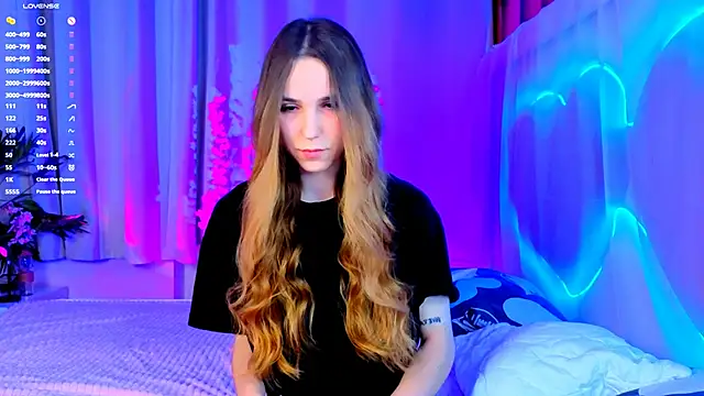 Snapshot of -CindyLou chatting on 09/27/25, 08:47 -CindyLou online show from 09/27/25, 08:47