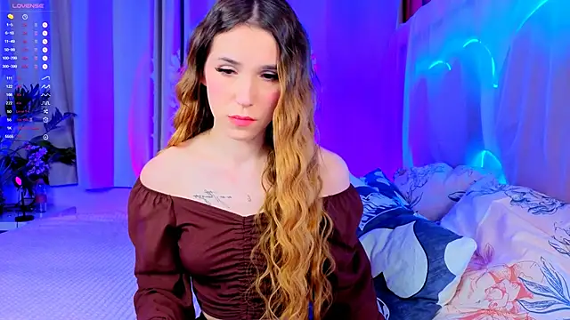 Snapshot of -CindyLou chatting on 10/10/25, 08:41 -CindyLou online show from 10/10/25, 08:41