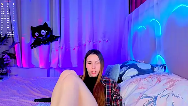 Snapshot of -CindyLou chatting on 10/24/25, 08:27 -CindyLou online show from 10/24/25, 08:27