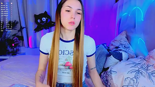 Snapshot of -CindyLou chatting on 10/26/25, 08:15 -CindyLou online show from 10/26/25, 08:15