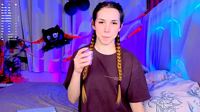 Snapshot of -CindyLou chatting on 10/31/25, 08:43 -CindyLou online show from 10/31/25, 08:43